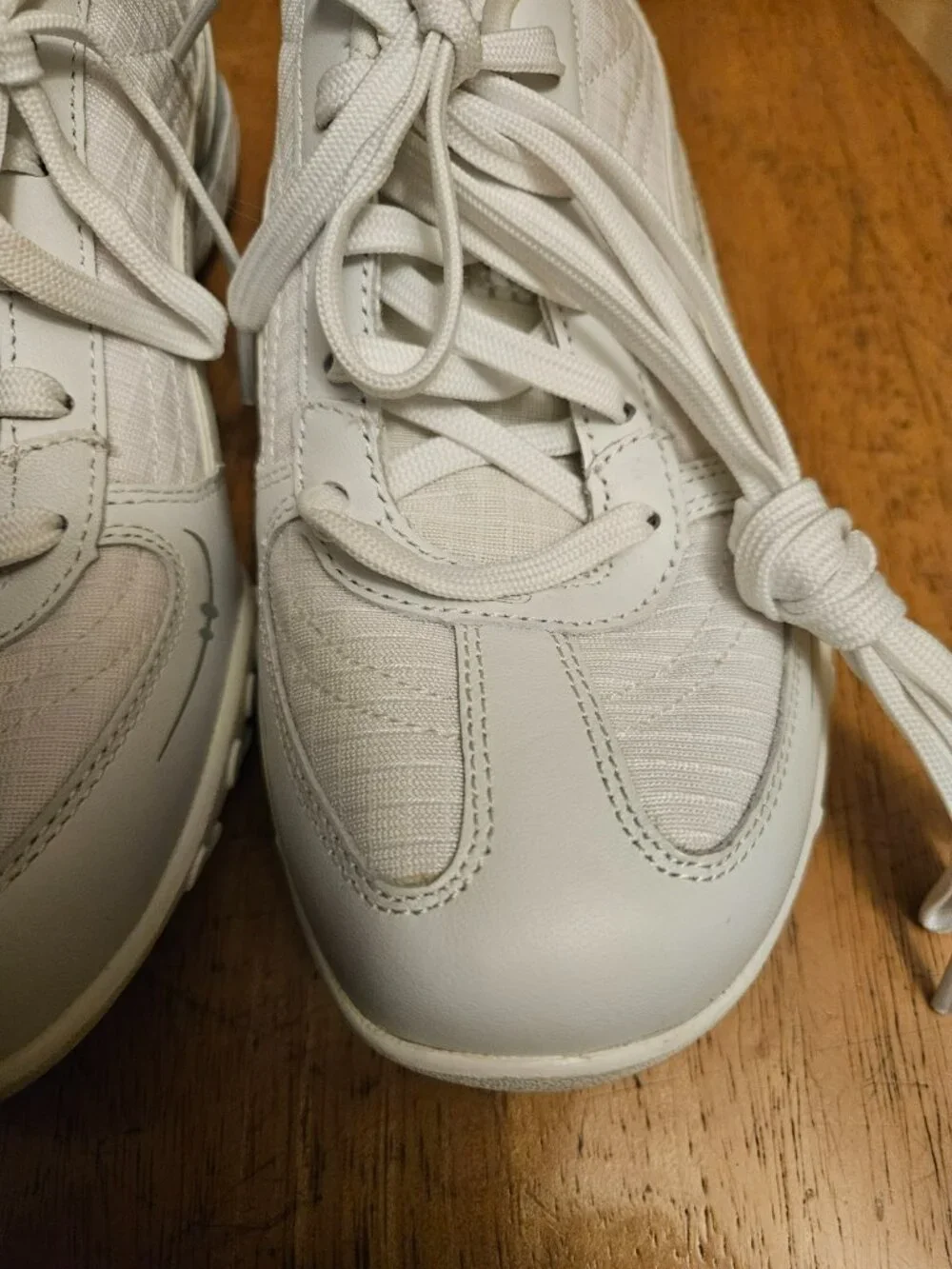 Skechers Relaxed Fit Leather Memory Foam Walking Shoes Womens Size 9 White Gray